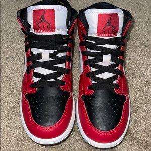 Air Jordan 1 Mid Youth